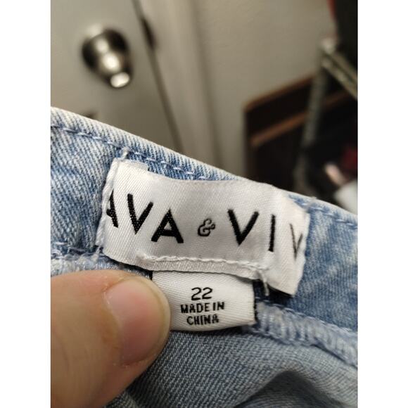 AVA & VIV NWT Size 22 Light Wash Sleeveless Denim Overall Flare Leg Jumpsuit - Picture 5 of 8